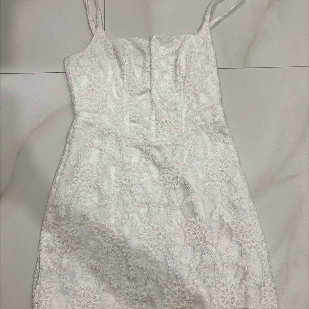 Elegant White Lace Dress